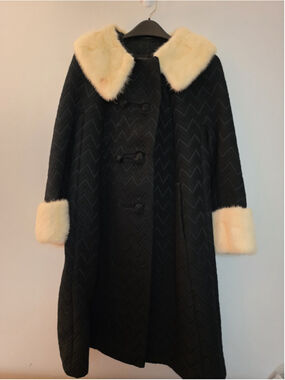 Vintage 60s Chevron Wool Coat White Fur Collar Cuffs L/XL Union Made Mid Century